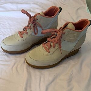 Sorel Women's boots - Cream and Pink